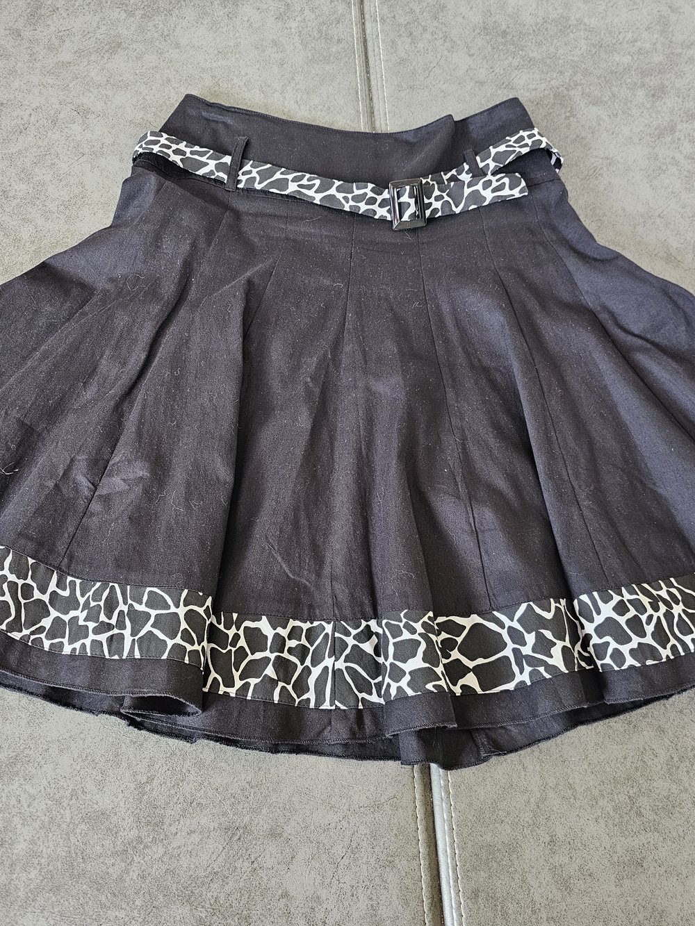 Willi Smith Black A-Line Mini Skirt with Monochrome Animal-Print Trim